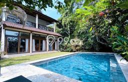 Vila Kawasan , Area 400m2m², Cocok untuk tempat tinggal keluarga Vila Kawasan , Area 400m2m², Cocok untuk tempat tinggal keluarga