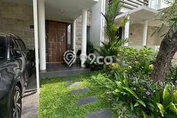 Dijual Cepat Rumah dengan 5 Kamar Tidur dan 4 Kamar Mandi di Kawasan Denpasar Utara, Denpasar Dijual Cepat Rumah dengan 5 Kamar Tidur dan 4 Kamar Mandi di Kawasan Denpasar Utara, Denpasar