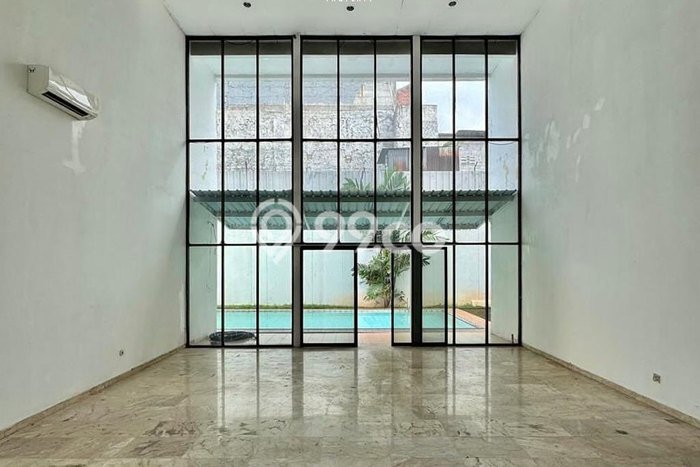 Dijual Rumah Luas Elegan Dengan View Cantik di Kemang, Jakarta Selatan Dijual Rumah Luas Elegan Dengan View Cantik di Kemang, Jakarta Selatan