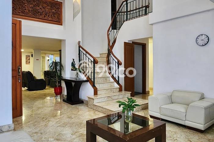 Ready to Use! Luxury House LT 360m2 Desain Elegan di Sentul Ready to Use! Luxury House LT 360m2 Desain Elegan di Sentul