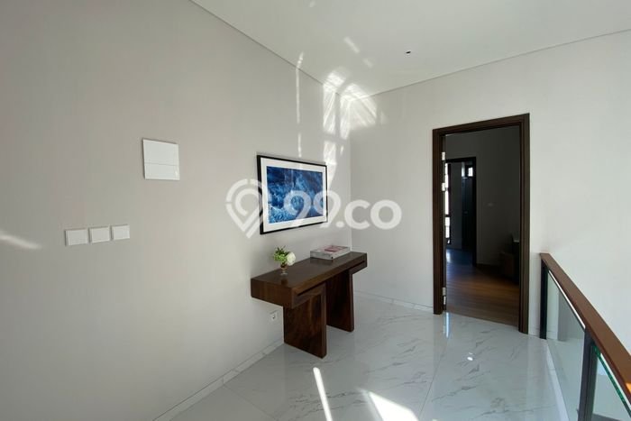 Rumah Elit Modern Siap Huni di Pantai Mutiara Jakarta Utara Rumah Elit Modern Siap Huni di Pantai Mutiara Jakarta Utara