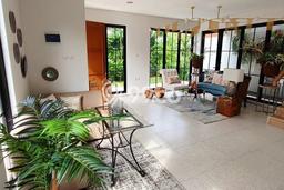 Rumah Luas Asri 4 KT Siap Pakai di Cirendeu Jakarta Selatan Rumah Luas Asri 4 KT Siap Pakai di Cirendeu Jakarta Selatan