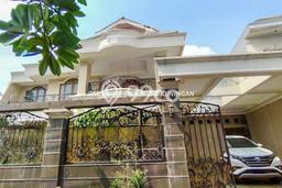 Siap Huni Rumah Mewah 5 Kamar di Kebayoran Baru Dekat ke Mana Pun Siap Huni Rumah Mewah 5 Kamar di Kebayoran Baru Dekat ke Mana Pun