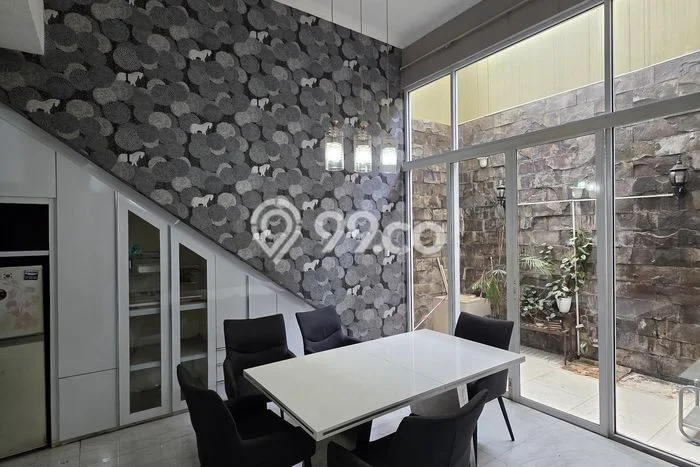 Rumah Disewakan Tangerang LT 240m2 LB 380m2 Area Gading Serpong Rumah Disewakan Tangerang LT 240m2 LB 380m2 Area Gading Serpong