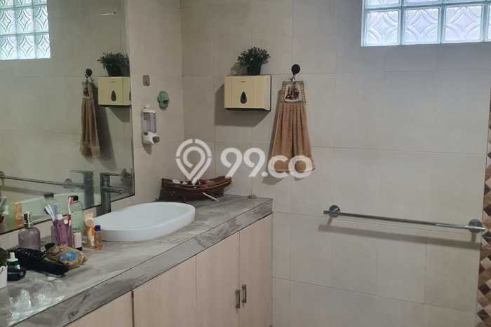 Ready to Use! Luxury House LT 340m2 Desain Modern di Cawang Ready to Use! Luxury House LT 340m2 Desain Modern di Cawang