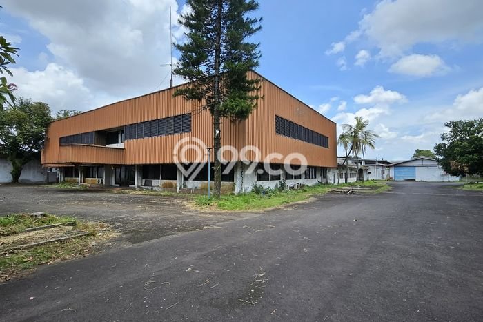 Unit Gudang disewakan di Karawaci Tangerang dengan LT 50000m2 / LB 19000m2 Unit Gudang disewakan di Karawaci Tangerang dengan LT 50000m2 / LB 19000m2