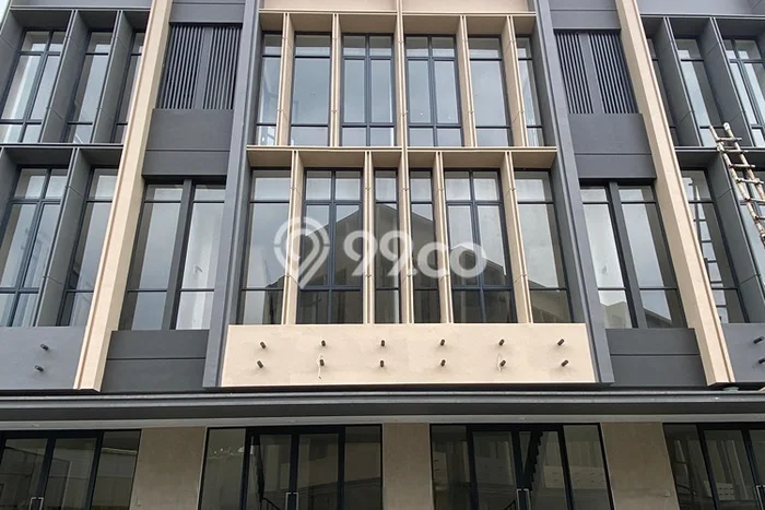 Unit Ruko Paling Strategis di BSD Tangerang Selatan dengan LB 230m2 Unit Ruko Paling Strategis di BSD Tangerang Selatan dengan LB 230m2