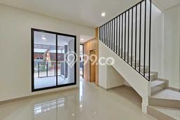 Jual Rumah Eksklusif 2 KT di Gading Serpong, Tangerang Jual Rumah Eksklusif 2 KT di Gading Serpong, Tangerang