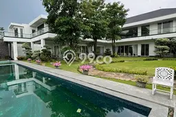 Rumah Elit Modern Tanpa Renovasi di Pakuwon Indah Surabaya Rumah Elit Modern Tanpa Renovasi di Pakuwon Indah Surabaya