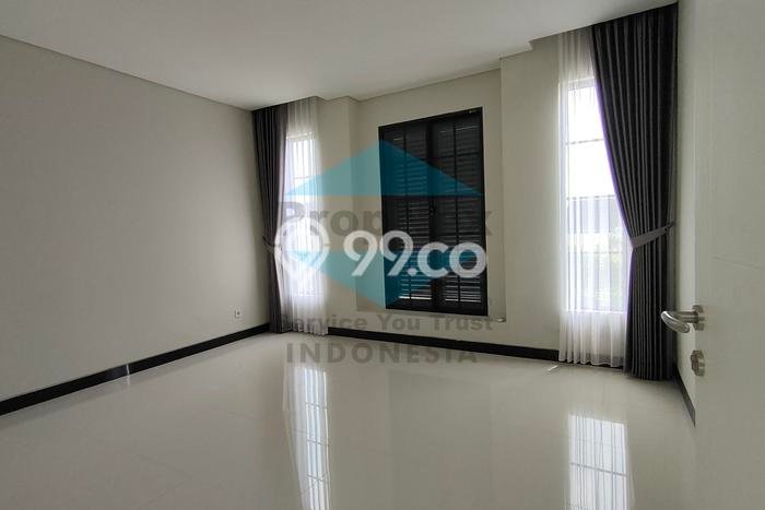 KESEMPATAN TERBAIK! Rumah Nyaman area Babatan, Luas 162m² Bangunan 300m² KESEMPATAN TERBAIK! Rumah Nyaman area Babatan, Luas 162m² Bangunan 300m²