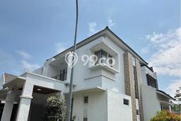 Rumah Mewah LB 400m2 Siap Huni Desain Elegan di BSD, Tangerang Rumah Mewah LB 400m2 Siap Huni Desain Elegan di BSD, Tangerang