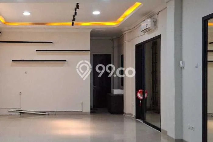 Ruko Disewa di Tangerang dengan LB 200m2 Area Komersial Ramai Ruko Disewa di Tangerang dengan LB 200m2 Area Komersial Ramai