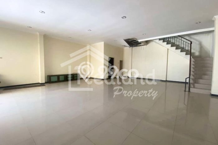 LOKASI STRATEGIS! Ruko Kawasan Banyumanik, Luas 318m2m², Pusat Bisnis, Jalan Utama LOKASI STRATEGIS! Ruko Kawasan Banyumanik, Luas 318m2m², Pusat Bisnis, Jalan Utama