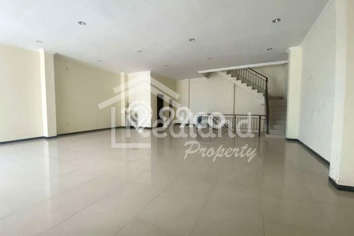 Ruko Disewakan di Banyumanik, Luas 318m2m², Area Komersial, Akses Utama Ruko Disewakan di Banyumanik, Luas 318m2m², Area Komersial, Akses Utama