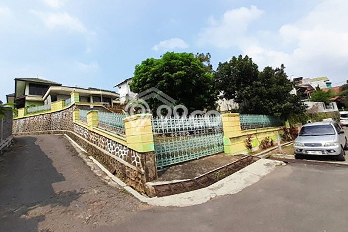 For Sale Rumah Mewah Exclusive di Banyumanik, Semarang For Sale Rumah Mewah Exclusive di Banyumanik, Semarang