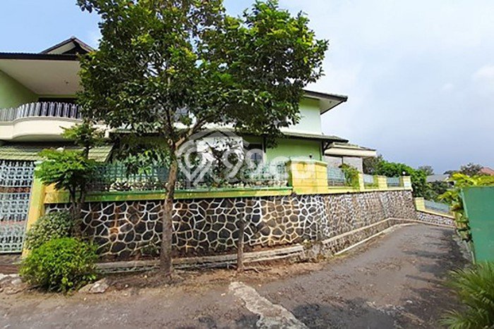For Sale Rumah Mewah Exclusive di Banyumanik, Semarang For Sale Rumah Mewah Exclusive di Banyumanik, Semarang