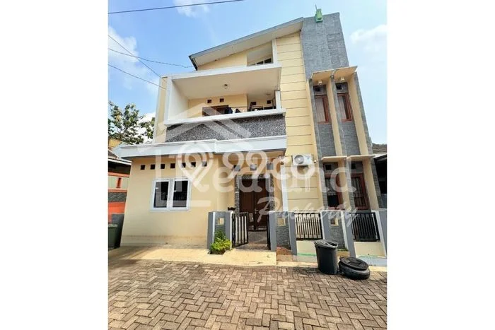 Kost Dijual Lokasi Tembalang, Semarang, Spesifikasi 10 Kamar Tidur dan Luas 220m2 Kost Dijual Lokasi Tembalang, Semarang, Spesifikasi 10 Kamar Tidur dan Luas 220m2