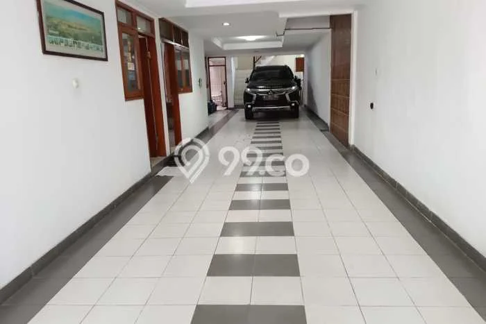 Siap Huni Hunian Elit 9 Kamar di Palmerah Dekat ke Mana Saja Siap Huni Hunian Elit 9 Kamar di Palmerah Dekat ke Mana Saja