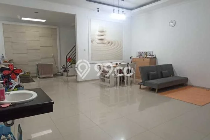 Rumah Luas Asri 3 KT Siap Pakai di Taman Holis Indah Bandung Rumah Luas Asri 3 KT Siap Pakai di Taman Holis Indah Bandung