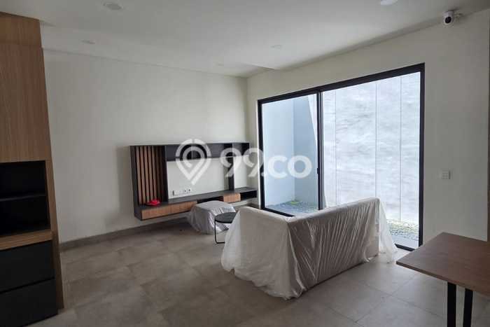 For Sale Rumah 3 Kamar Lokasi Strategis Nyaman dan Strategis di BSD For Sale Rumah 3 Kamar Lokasi Strategis Nyaman dan Strategis di BSD