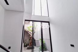 Jual Rumah Mewah Elegan Dengan View Cantik di Sukomanunggal, Surabaya Jual Rumah Mewah Elegan Dengan View Cantik di Sukomanunggal, Surabaya