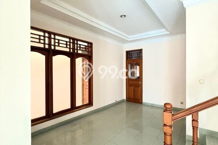 For Sale! Luxury House LT 160m2 Desain Elegan di Pulomas For Sale! Luxury House LT 160m2 Desain Elegan di Pulomas