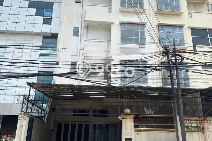 Ruko Dijual di Jakarta Pusat LT 243m2 & LB 1000m2 Lokasi Terbaik! Ruko Dijual di Jakarta Pusat LT 243m2 & LB 1000m2 Lokasi Terbaik!