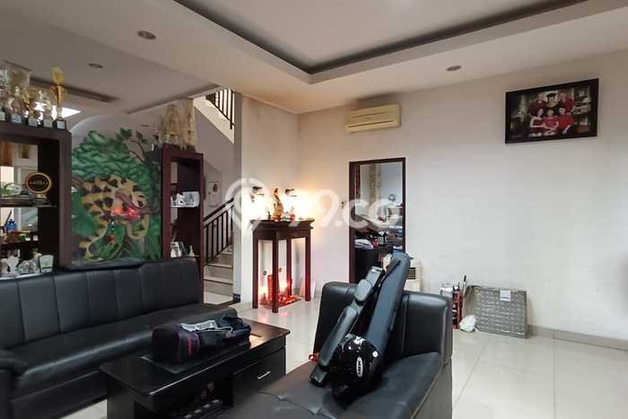 Ready to Use! Luxury House LT 198m2 Desain Elegan di Taman Surya Ready to Use! Luxury House LT 198m2 Desain Elegan di Taman Surya