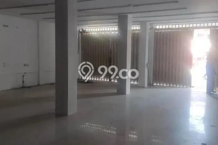 Ruko Disewakan di Legian, Luas 81m², Jalan Strategis, Lokasi Mudah Ruko Disewakan di Legian, Luas 81m², Jalan Strategis, Lokasi Mudah