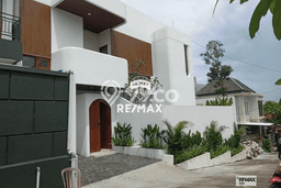 Vila Berkembang di , Area 150m2m², Akses ke Badung, Badung Vila Berkembang di , Area 150m2m², Akses ke Badung, Badung