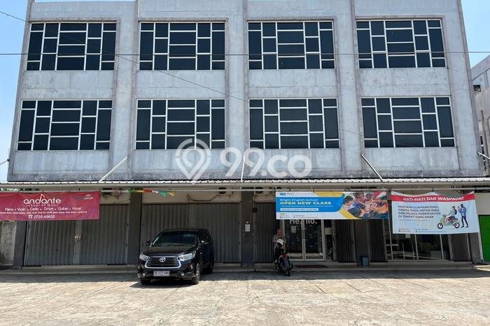Area Ramai! Ruko Dijual di Metro Pusat untuk Bisnis Luas Bangunan 840m2 Area Ramai! Ruko Dijual di Metro Pusat untuk Bisnis Luas Bangunan 840m2