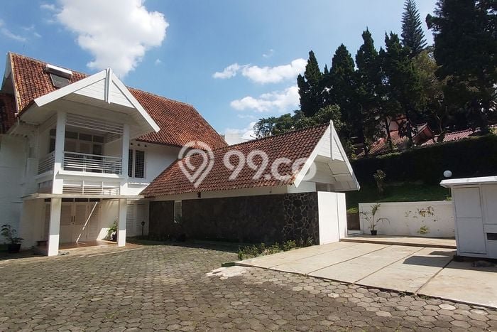 Hunian Elit LB 200m2 Siap Pakai Desain Elegan di Sayap Dago, Bandung Hunian Elit LB 200m2 Siap Pakai Desain Elegan di Sayap Dago, Bandung