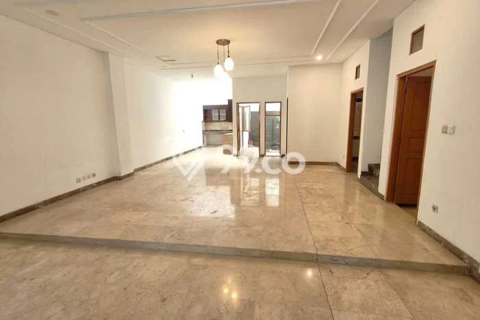 Lokasi strategis! Rumah siap pakai dikontrakkan di Batununggal LB 225m2 Lokasi strategis! Rumah siap pakai dikontrakkan di Batununggal LB 225m2
