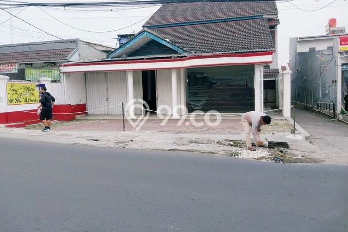 Lokasi Strategis! Dijual Ruko Bisnis di Karang Tengah, Tangerang Kondisi Bagus Lokasi Strategis! Dijual Ruko Bisnis di Karang Tengah, Tangerang Kondisi Bagus