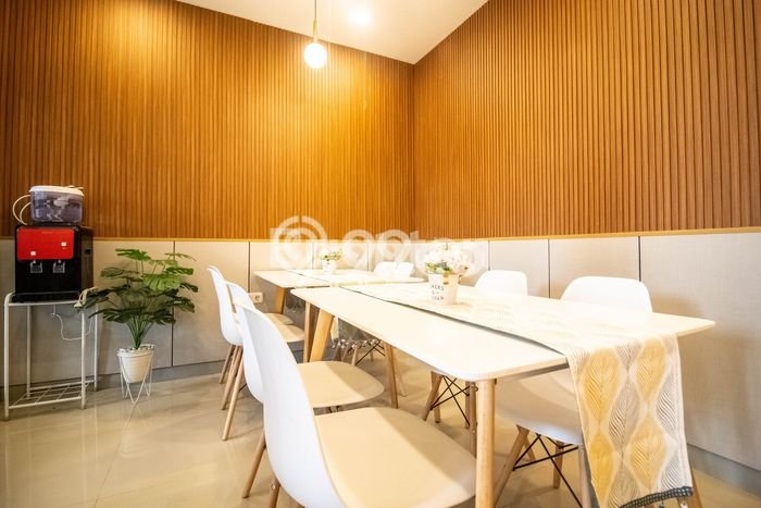 Unit Komersial Dijual di Jakarta Barat LT 174m2 & LB 600m2 Unit Komersial Dijual di Jakarta Barat LT 174m2 & LB 600m2