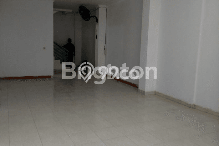 Ruko Dijual di Jakarta Barat LT 90m2 & LB 270m2 Lokasi Terbaik! Ruko Dijual di Jakarta Barat LT 90m2 & LB 270m2 Lokasi Terbaik!