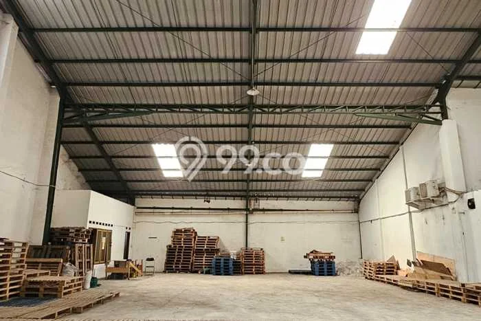 Unit Gudang Disewakan di Kopo di Area Ramai & Strategis Unit Gudang Disewakan di Kopo di Area Ramai & Strategis
