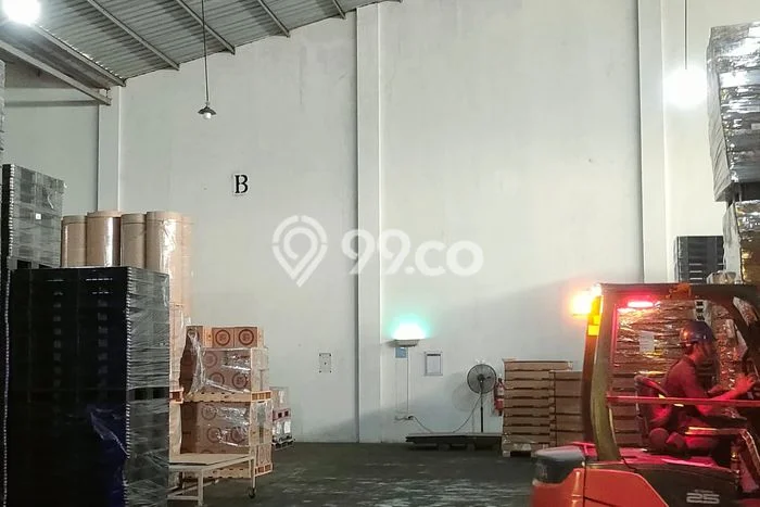 Gudang untuk Disewa di Pusat Bandung Luas Bangunan 1850m2 Gudang untuk Disewa di Pusat Bandung Luas Bangunan 1850m2