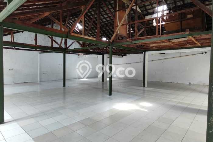 Area Ramai! Gudang Dijual di Babakan Ciparay untuk Bisnis Luas Bangunan 367m2 Area Ramai! Gudang Dijual di Babakan Ciparay untuk Bisnis Luas Bangunan 367m2