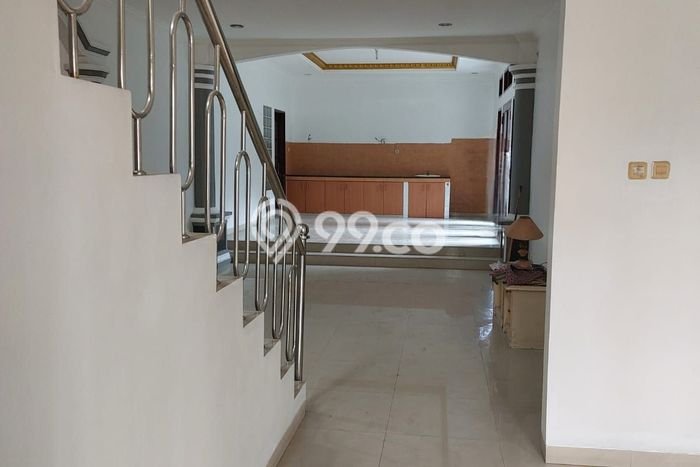 Ready to Use! Premium House LT 252m2 Desain Elegan di Kemang Pratama Ready to Use! Premium House LT 252m2 Desain Elegan di Kemang Pratama