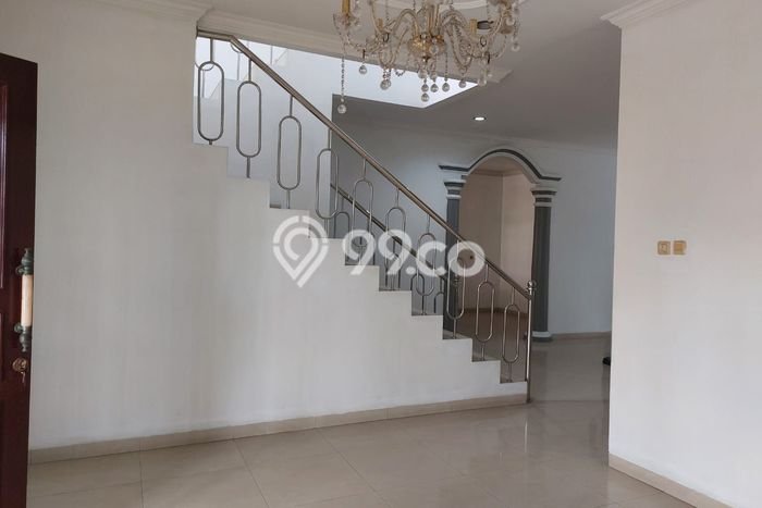 Ready to Use! Premium House LT 252m2 Desain Elegan di Kemang Pratama Ready to Use! Premium House LT 252m2 Desain Elegan di Kemang Pratama
