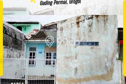 Lokasi strategis! Rumah siap pakai disewakan di Solo Baru LB 70m2 Lokasi strategis! Rumah siap pakai disewakan di Solo Baru LB 70m2
