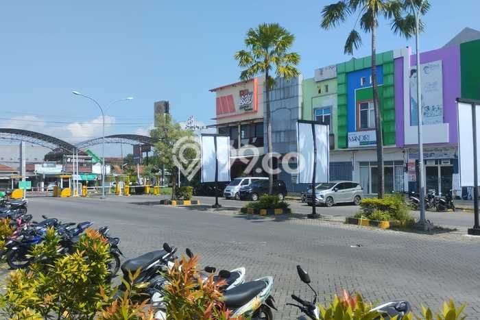 Area Ramai! Ruko Dijual di Madiun untuk Bisnis Luas Bangunan 102m2 Area Ramai! Ruko Dijual di Madiun untuk Bisnis Luas Bangunan 102m2