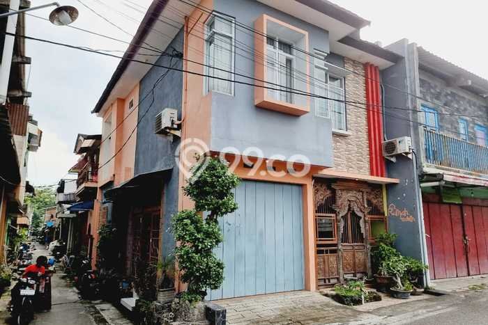 Rumah Strategis Minimalis Lb 300m2 di Banjarsari, Surakarta Rumah Strategis Minimalis Lb 300m2 di Banjarsari, Surakarta