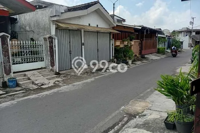 Rumah Strategis Minimalis Lb 129m2 di Jebres, Surakarta Rumah Strategis Minimalis Lb 129m2 di Jebres, Surakarta