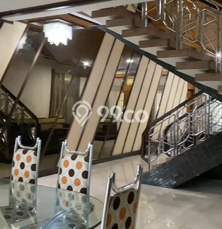 Lokasi strategis! Rumah siap pakai disewakan di Coblong LB 1000m2 Lokasi strategis! Rumah siap pakai disewakan di Coblong LB 1000m2