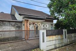 For Sale Hunian Rumah Terawat 3 Kamar di Taman Kopo Indah, Bandung For Sale Hunian Rumah Terawat 3 Kamar di Taman Kopo Indah, Bandung