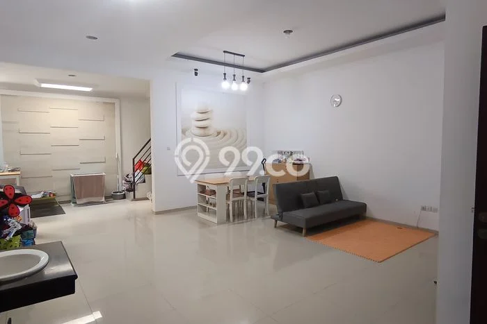 Rumah Modern 3 Kamar LT 144m2 di Taman Holis Indah Rumah Modern 3 Kamar LT 144m2 di Taman Holis Indah