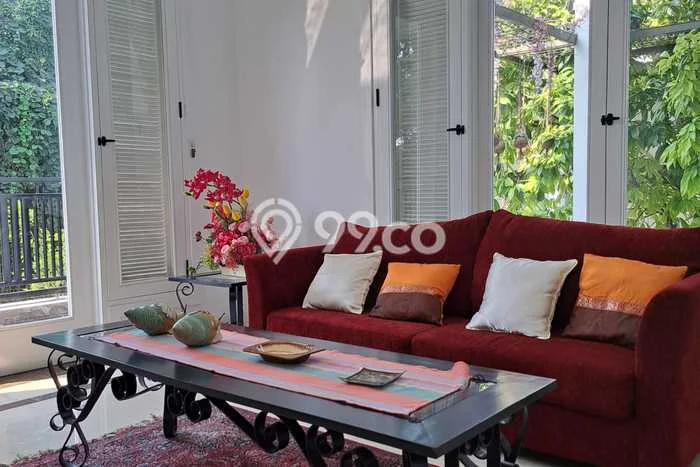 For Sale! Luxury House LT 1144m2 Desain Elegan di Slipi For Sale! Luxury House LT 1144m2 Desain Elegan di Slipi