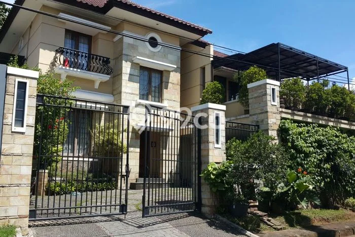 Rumah Mewah LB 365m2 Siap Huni Desain Elegan di Sektor 7-Bintaro, Tangerang Selatan Rumah Mewah LB 365m2 Siap Huni Desain Elegan di Sektor 7-Bintaro, Tangerang Selatan